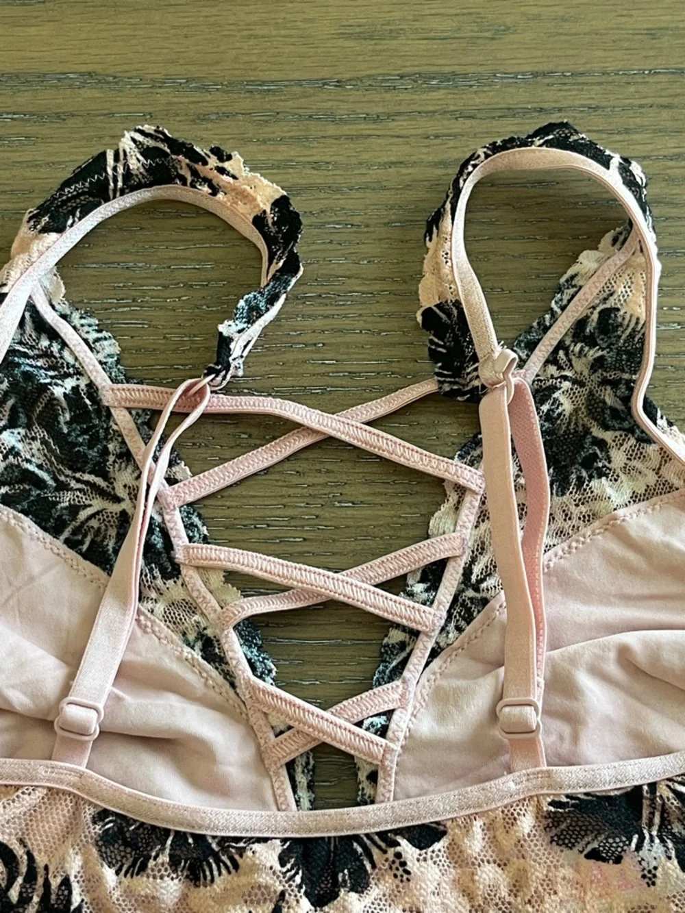 PINK Victoria's Secret Pink Lace Bralette with Black Tropical Print Size‎ Small